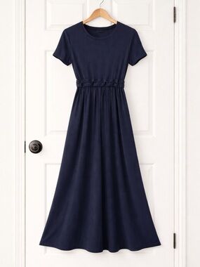 Classic Black Short-Sleeve Maxi Dress with Waist Detail Sz L